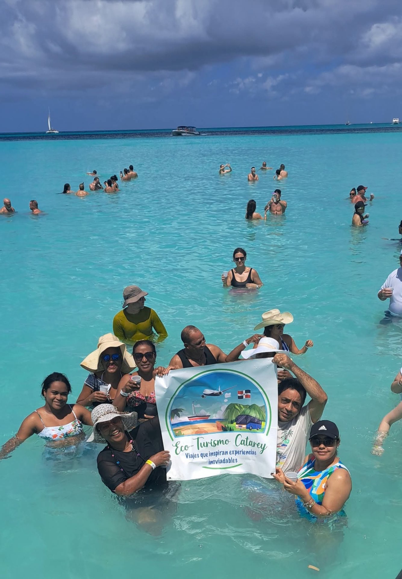 Grupo Eco-Turismo Catarey en playa caribeña